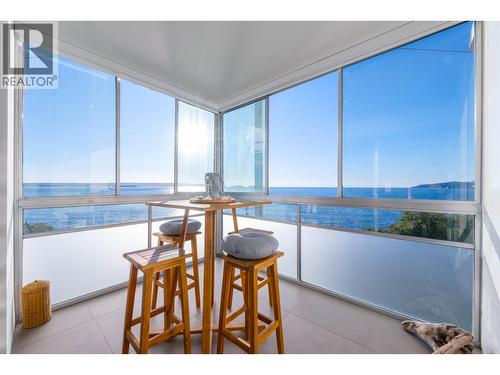 102 2246 Bellevue Avenue, West Vancouver, BC - Indoor Photo Showing Other Room With Body Of Water