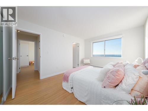 102 2246 Bellevue Avenue, West Vancouver, BC - Indoor Photo Showing Bedroom
