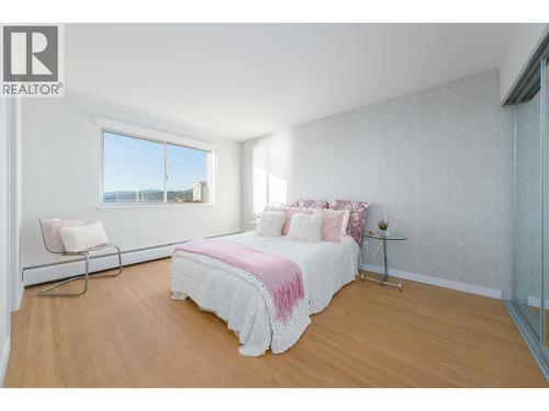 102 2246 Bellevue Avenue, West Vancouver, BC - Indoor Photo Showing Bedroom