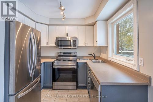 126 Mowat Crescent, Halton Hills, ON - Indoor Photo Showing Kitchen