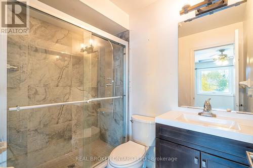 126 Mowat Crescent, Halton Hills, ON - Indoor Photo Showing Bathroom