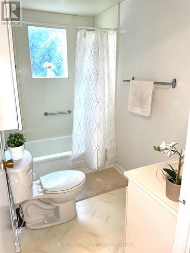 1494 Haig Boulevard, Mississauga, ON - Indoor Photo Showing Bathroom