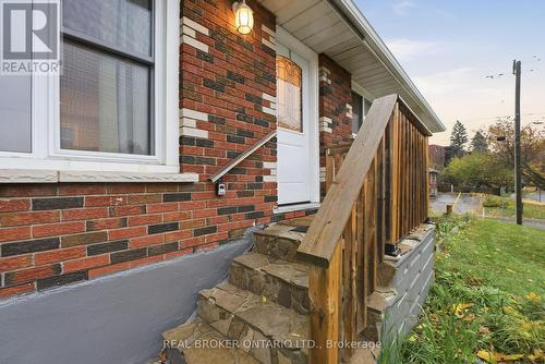 31 Oakwood Avenue, Norfolk, ON - Outdoor With Exterior