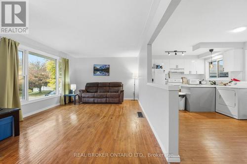31 Oakwood Avenue, Norfolk, ON - Indoor Photo Showing Kitchen