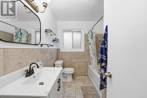 31 Oakwood Avenue, Norfolk, ON - Indoor Photo Showing Bathroom
