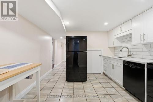 31 Oakwood Avenue, Norfolk, ON - Indoor Photo Showing Kitchen