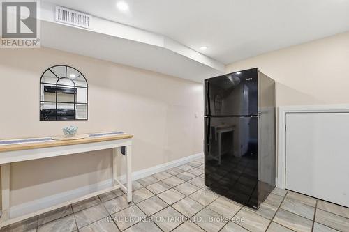 31 Oakwood Avenue, Norfolk, ON - Indoor