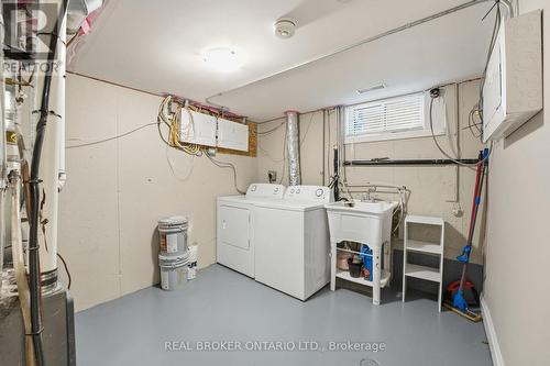 31 Oakwood Avenue, Norfolk, ON - Indoor Photo Showing Laundry Room