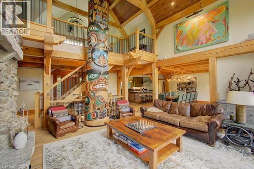 8429 Poplar Sideroad, Clearview, ON - Indoor Photo Showing Living Room