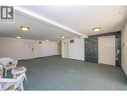 Elevator and main lobby - 