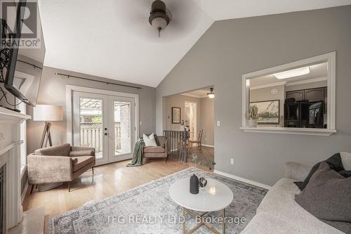 1213 Corsica Avenue, Oshawa (Eastdale), ON - Indoor Photo Showing Living Room