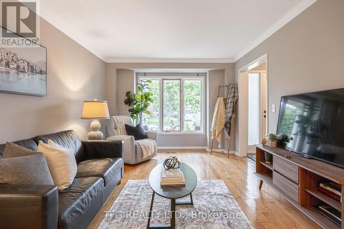 1213 Corsica Avenue, Oshawa (Eastdale), ON - Indoor Photo Showing Living Room