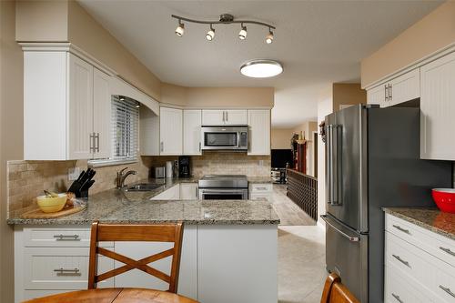 1831 Upland Avenue, Kelowna, BC - Indoor Photo Showing Kitchen With Stainless Steel Kitchen With Double Sink