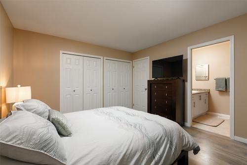 1831 Upland Avenue, Kelowna, BC - Indoor Photo Showing Bedroom