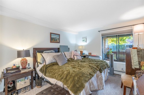 114-10110 Fifth St, Sidney, BC - Indoor Photo Showing Bedroom