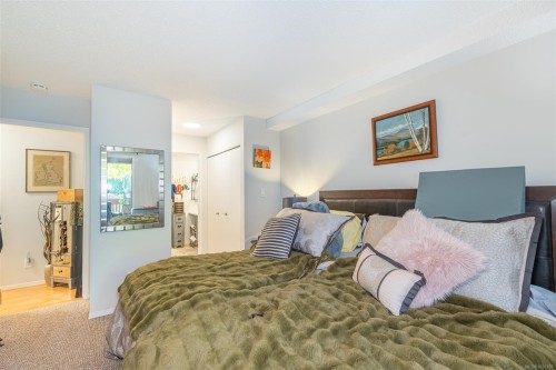 114-10110 Fifth St, Sidney, BC - Indoor Photo Showing Bedroom