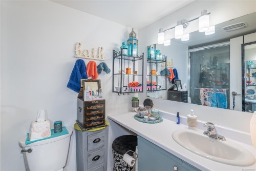 114-10110 Fifth St, Sidney, BC - Indoor Photo Showing Bathroom