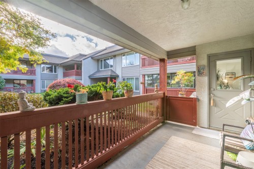 114-10110 Fifth St, Sidney, BC - Outdoor