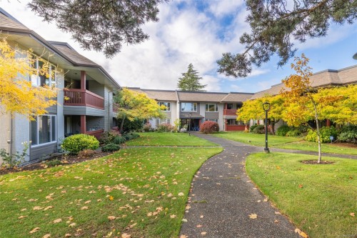 114-10110 Fifth St, Sidney, BC - Outdoor With Facade