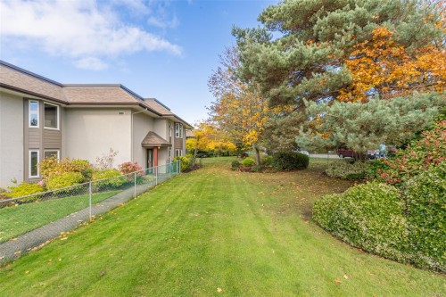 114-10110 Fifth St, Sidney, BC - Outdoor