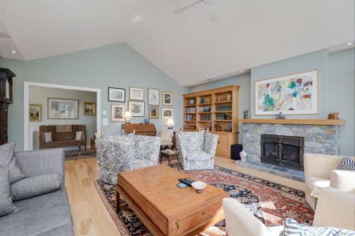 11333 Chalet Rd, North Saanich, BC 