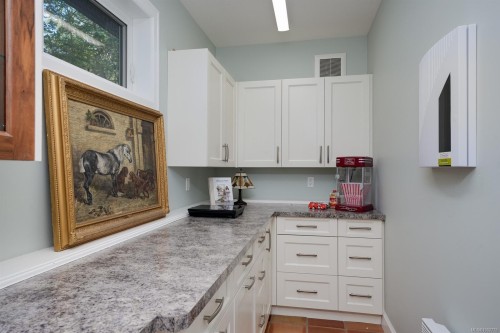 11333 Chalet Rd, North Saanich, BC 