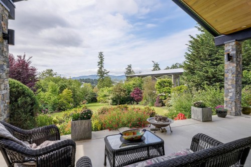 11333 Chalet Rd, North Saanich, BC 