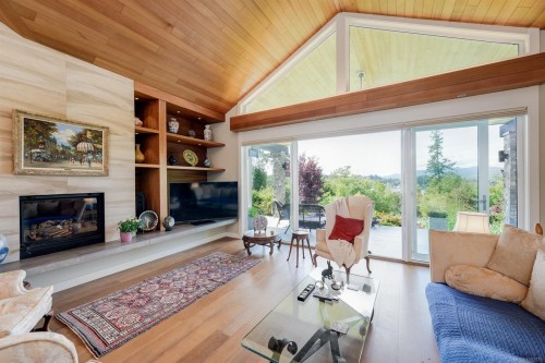 11333 Chalet Rd, North Saanich, BC 