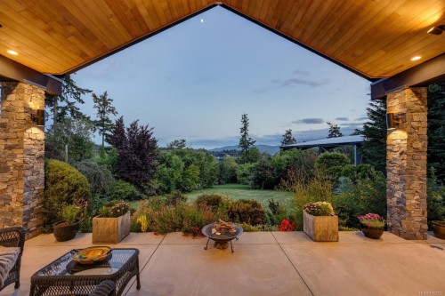 11333 Chalet Rd, North Saanich, BC 