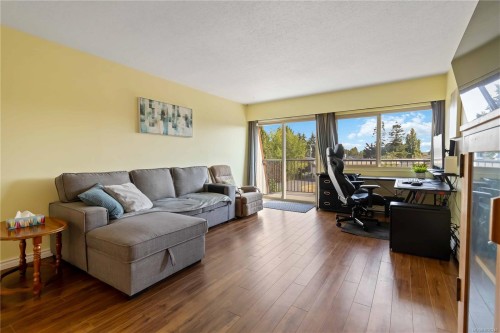 304-1680 Poplar Ave, Saanich, BC - Indoor Photo Showing Living Room