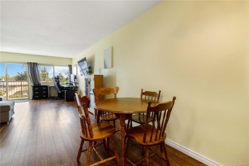304-1680 Poplar Ave, Saanich, BC - Indoor
