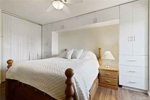 304-1680 Poplar Ave, Saanich, BC - Indoor Photo Showing Bedroom