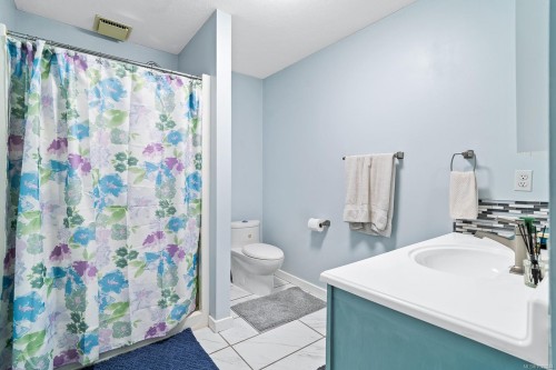 647 Tamarack Dr, Qualicum Beach, BC 