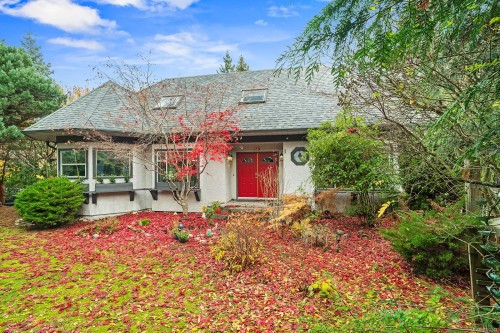 647 Tamarack Dr, Qualicum Beach, BC 