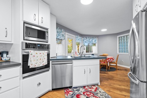 647 Tamarack Dr, Qualicum Beach, BC 