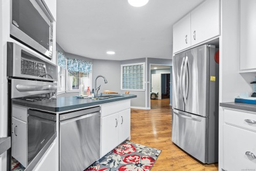 647 Tamarack Dr, Qualicum Beach, BC 