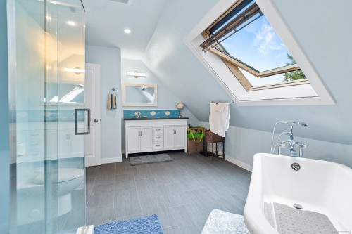 647 Tamarack Dr, Qualicum Beach, BC 