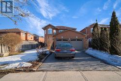 5 CLARESHOLME DRIVE  Toronto, ON M1C 4Z9