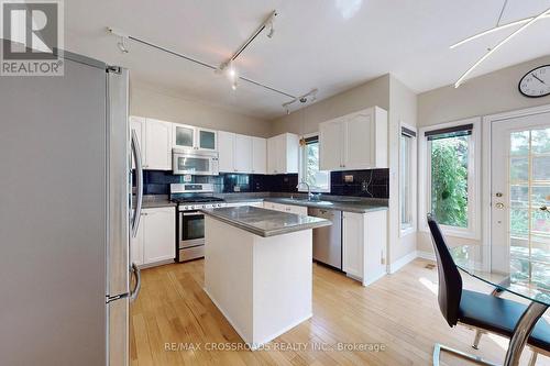 63 Baynards Lane, Richmond Hill, ON - Indoor Photo Showing Kitchen