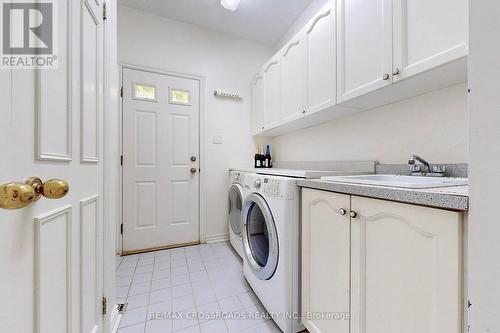 63 Baynards Lane, Richmond Hill, ON - Indoor Photo Showing Laundry Room