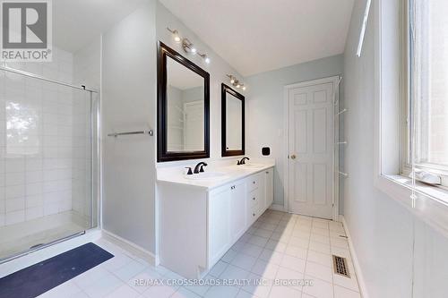 63 Baynards Lane, Richmond Hill, ON - Indoor Photo Showing Bathroom