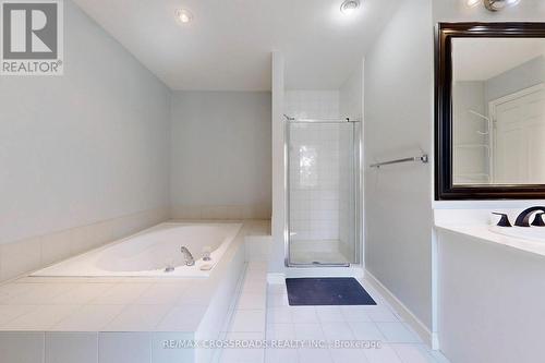 63 Baynards Lane, Richmond Hill, ON - Indoor Photo Showing Bathroom