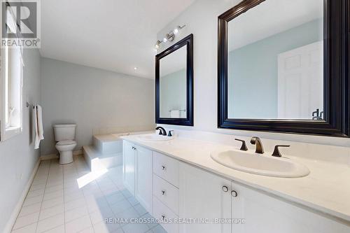 63 Baynards Lane, Richmond Hill, ON - Indoor Photo Showing Bathroom