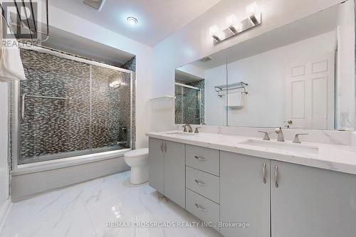 63 Baynards Lane, Richmond Hill, ON - Indoor Photo Showing Bathroom