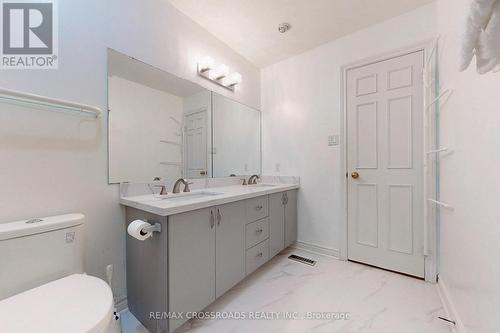 63 Baynards Lane, Richmond Hill, ON - Indoor Photo Showing Bathroom