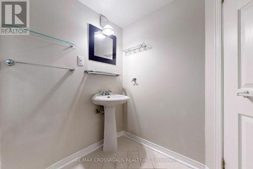 63 Baynards Lane, Richmond Hill, ON - Indoor Photo Showing Bathroom