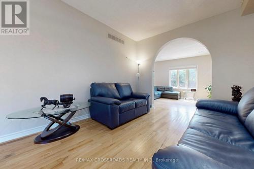 63 Baynards Lane, Richmond Hill, ON - Indoor Photo Showing Living Room