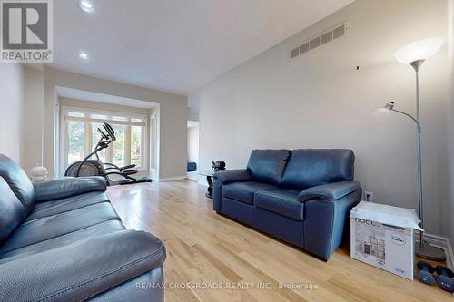 63 Baynards Lane, Richmond Hill, ON - Indoor Photo Showing Living Room