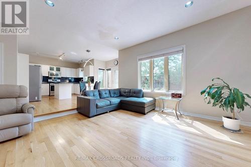 63 Baynards Lane, Richmond Hill, ON - Indoor Photo Showing Living Room