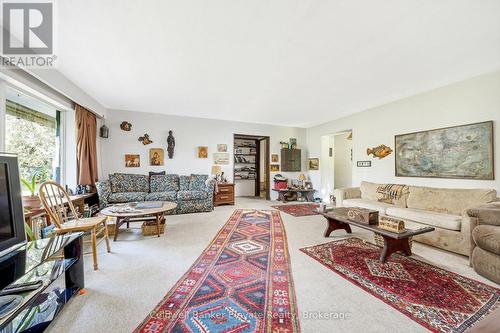 13968 9Th Line, Halton Hills, ON - Indoor Photo Showing Living Room